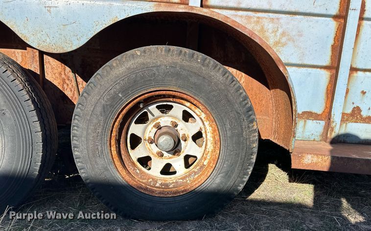 image for item ER8492 1989 WW livestock trailer