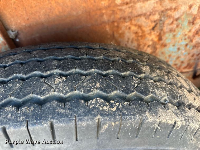 image for item ER8492 1989 WW livestock trailer