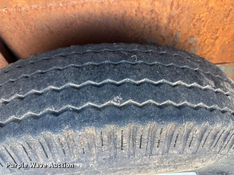 image for item ER8492 1989 WW livestock trailer