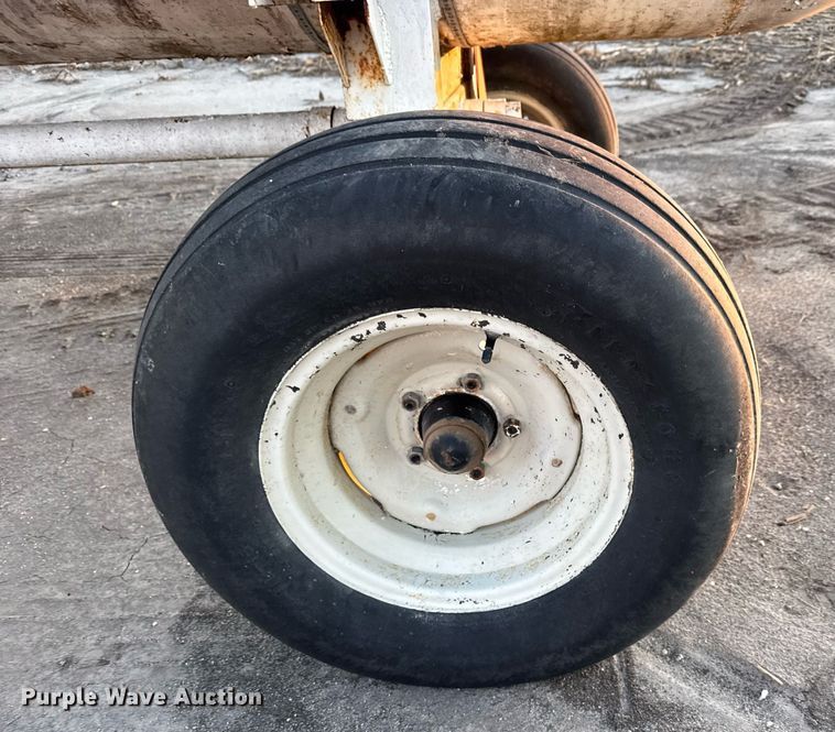 image for item LH9334 1965 Delta  NH3 tank trailer