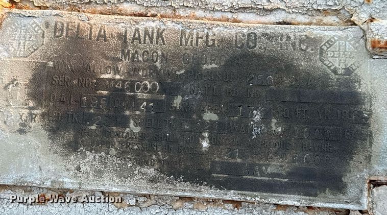 image for item LH9334 1965 Delta  NH3 tank trailer
