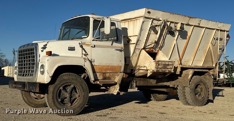 image for item LH9336 1973 Ford 7000 feed mixer truck
