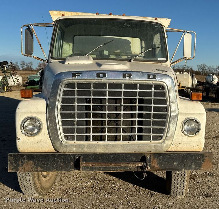 image for item LH9336 1973 Ford 7000 feed mixer truck
