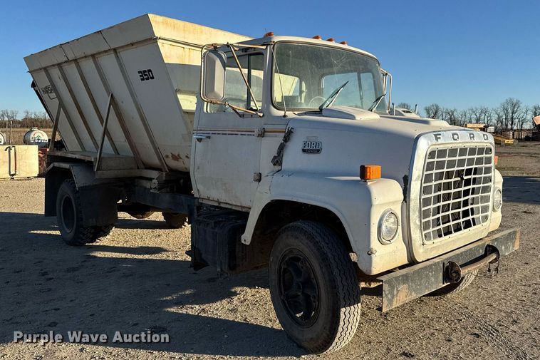 image for item LH9336 1973 Ford 7000 feed mixer truck