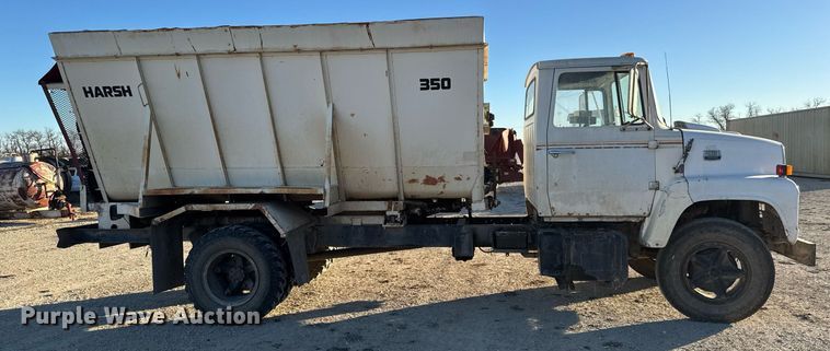 image for item LH9336 1973 Ford 7000 feed mixer truck
