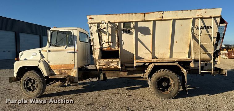 image for item LH9336 1973 Ford 7000 feed mixer truck