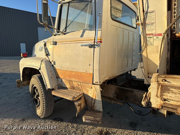 image for item LH9336 1973 Ford 7000 feed mixer truck