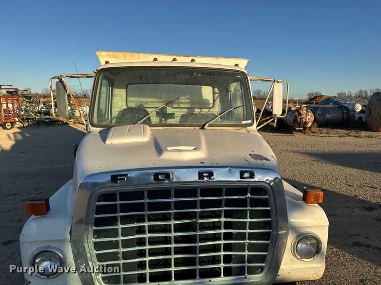 image for item LH9336 1973 Ford 7000 feed mixer truck