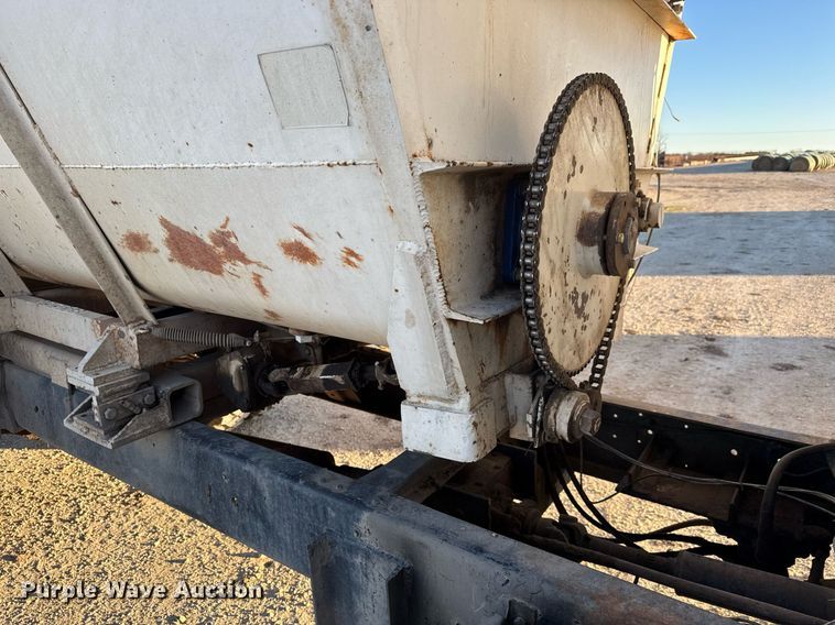 image for item LH9336 1973 Ford 7000 feed mixer truck