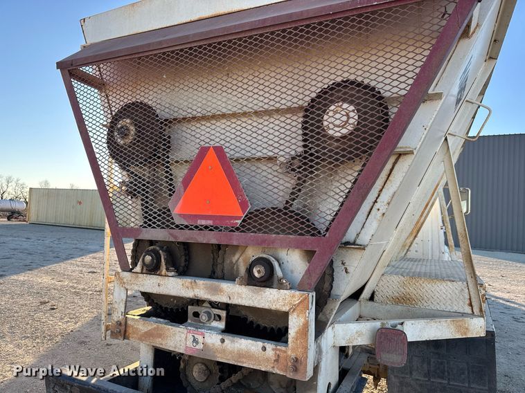 image for item LH9336 1973 Ford 7000 feed mixer truck