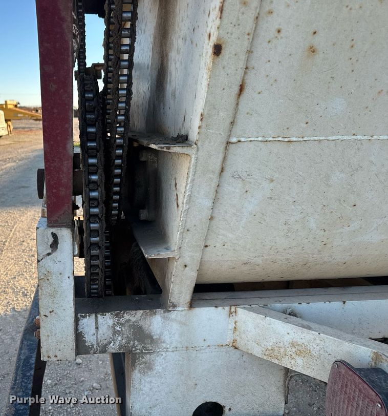 image for item LH9336 1973 Ford 7000 feed mixer truck