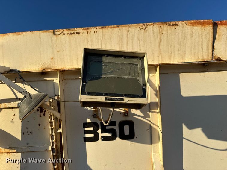 image for item LH9336 1973 Ford 7000 feed mixer truck