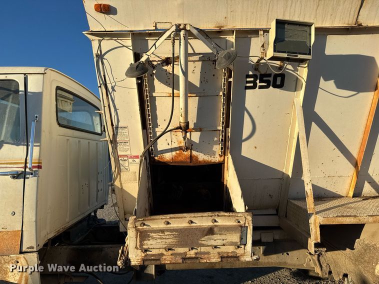 image for item LH9336 1973 Ford 7000 feed mixer truck