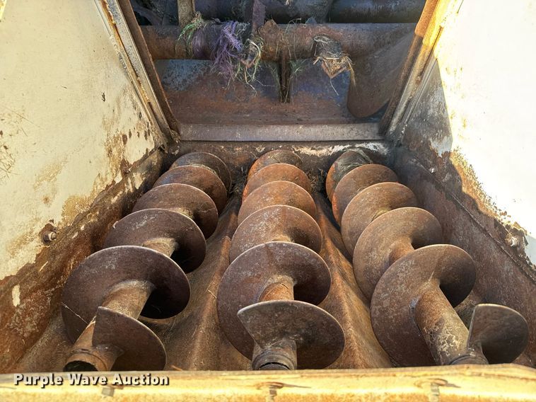 image for item LH9336 1973 Ford 7000 feed mixer truck