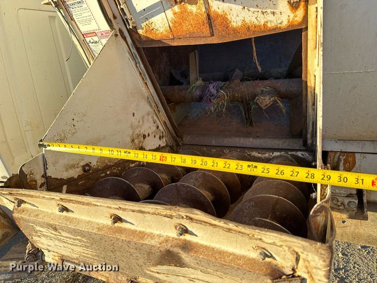 image for item LH9336 1973 Ford 7000 feed mixer truck