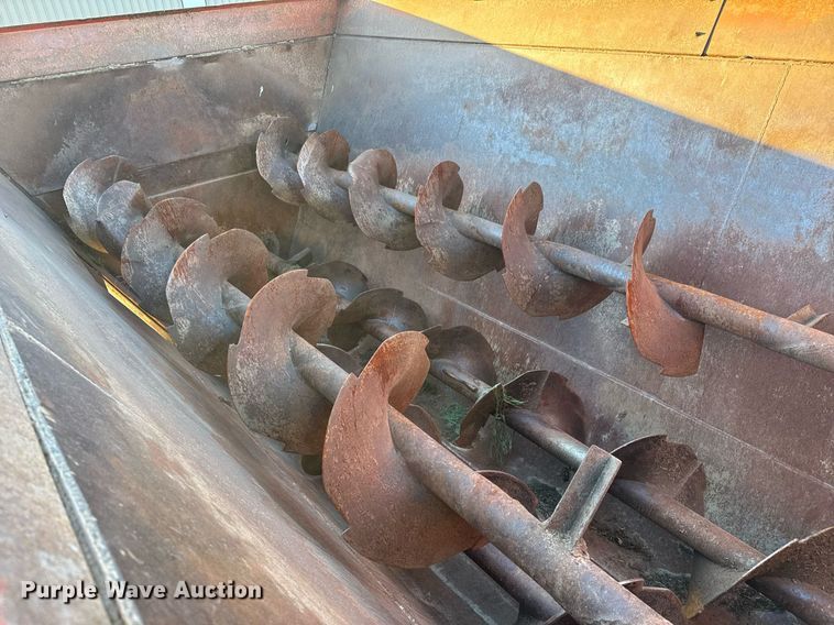 image for item LH9336 1973 Ford 7000 feed mixer truck