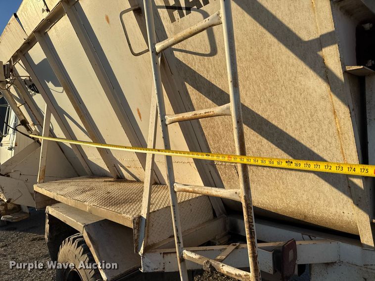 image for item LH9336 1973 Ford 7000 feed mixer truck