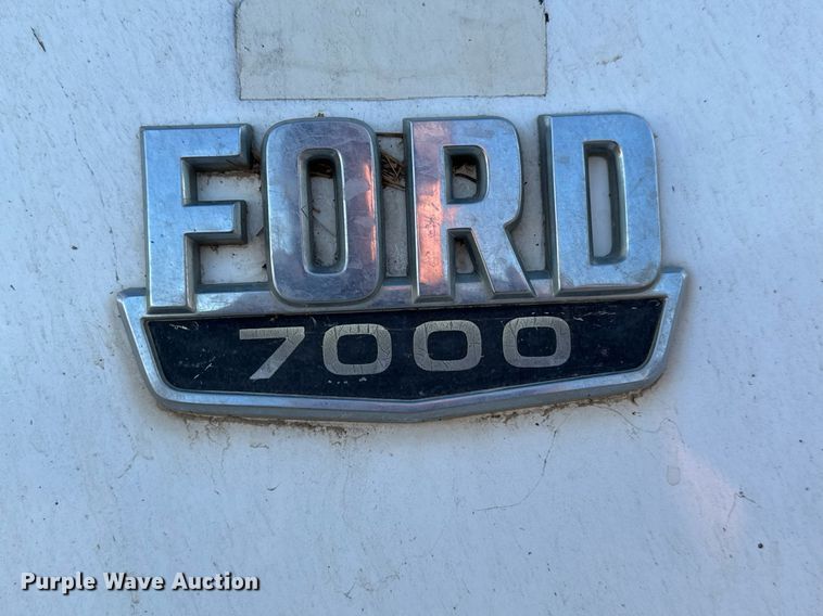 image for item LH9336 1973 Ford 7000 feed mixer truck