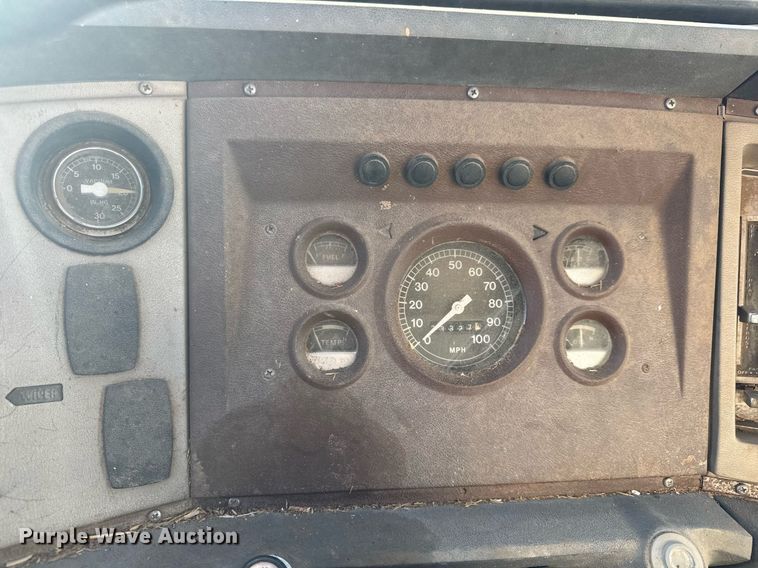 image for item LH9336 1973 Ford 7000 feed mixer truck