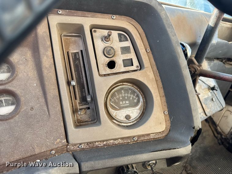 image for item LH9336 1973 Ford 7000 feed mixer truck