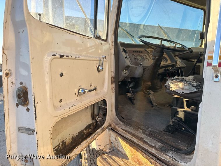 image for item LH9336 1973 Ford 7000 feed mixer truck