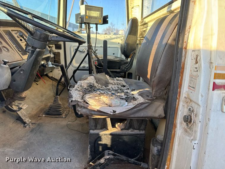 image for item LH9336 1973 Ford 7000 feed mixer truck