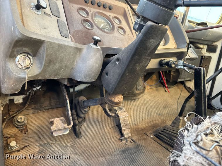 image for item LH9336 1973 Ford 7000 feed mixer truck