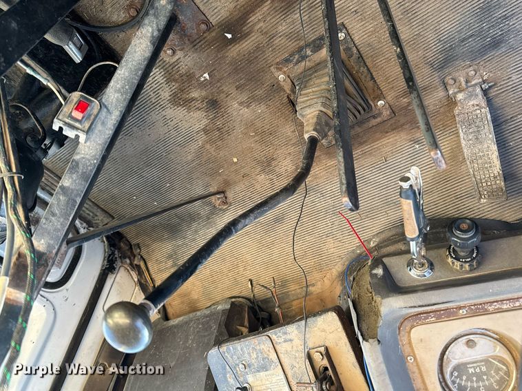 image for item LH9336 1973 Ford 7000 feed mixer truck