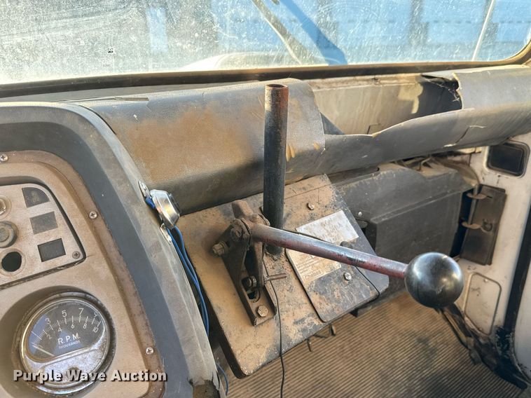 image for item LH9336 1973 Ford 7000 feed mixer truck