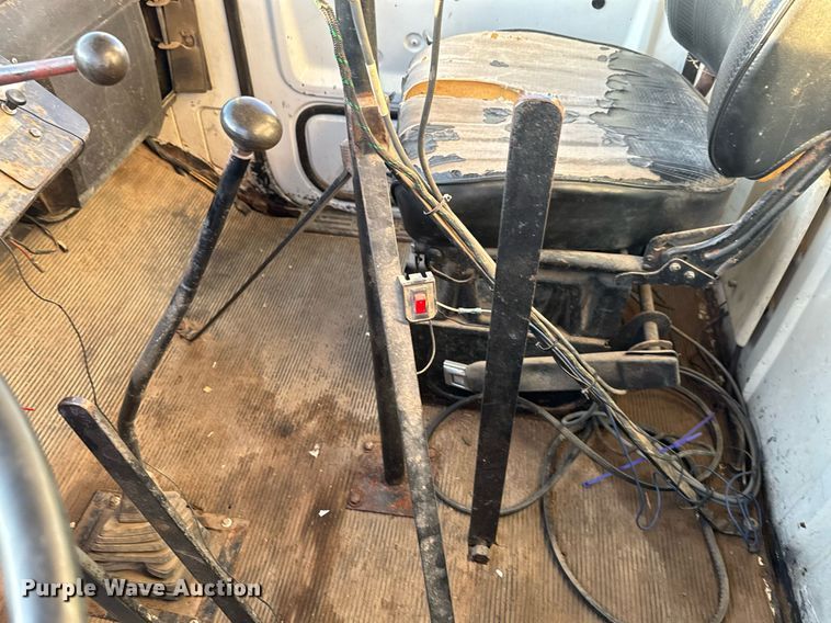 image for item LH9336 1973 Ford 7000 feed mixer truck