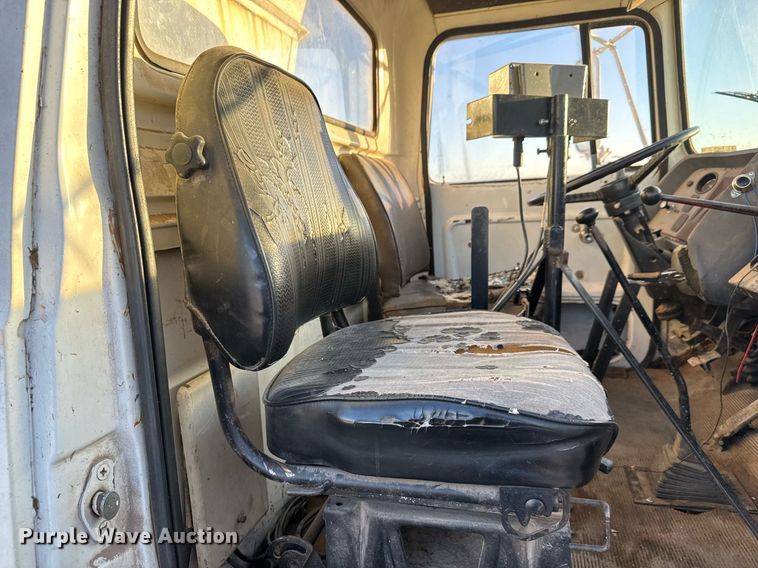 image for item LH9336 1973 Ford 7000 feed mixer truck