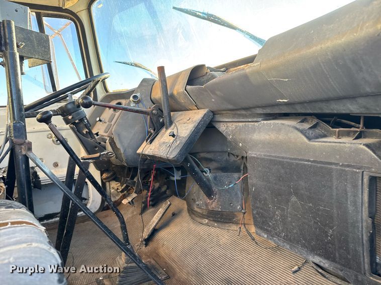 image for item LH9336 1973 Ford 7000 feed mixer truck