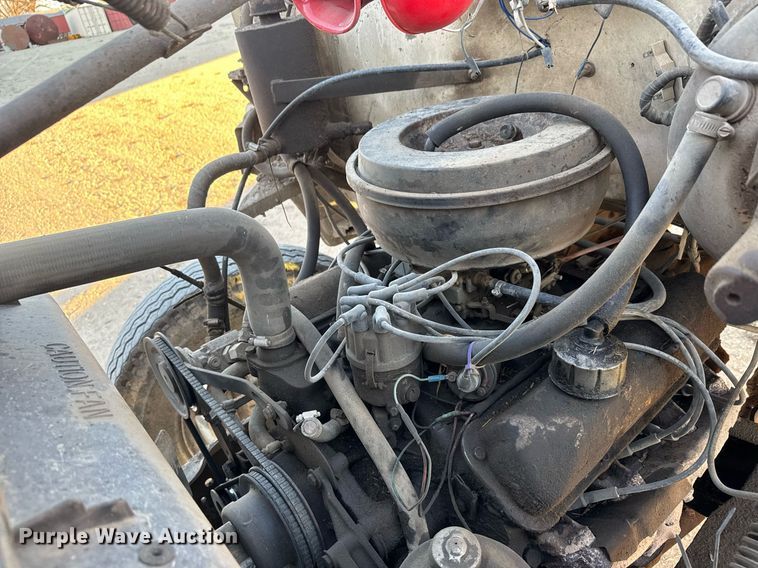 image for item LH9336 1973 Ford 7000 feed mixer truck