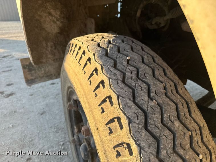 image for item LH9336 1973 Ford 7000 feed mixer truck