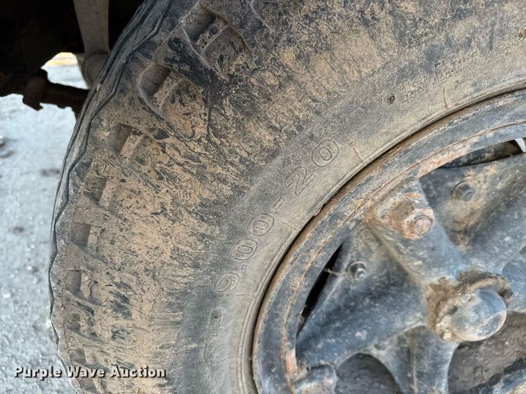 image for item LH9336 1973 Ford 7000 feed mixer truck