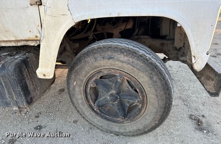 image for item LH9336 1973 Ford 7000 feed mixer truck