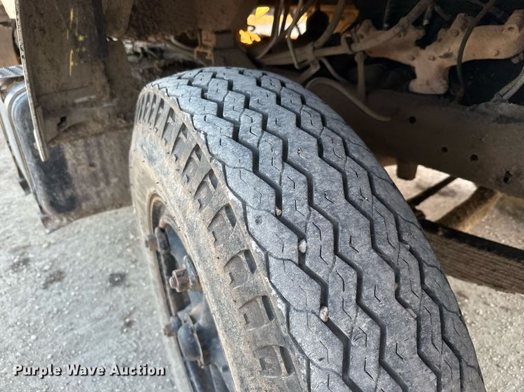 image for item LH9336 1973 Ford 7000 feed mixer truck