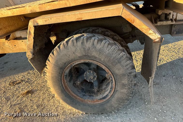 image for item LH9336 1973 Ford 7000 feed mixer truck