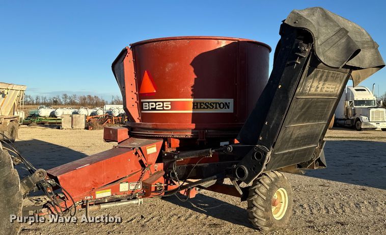 image for item LH9337 Hesston BP25 bale processor