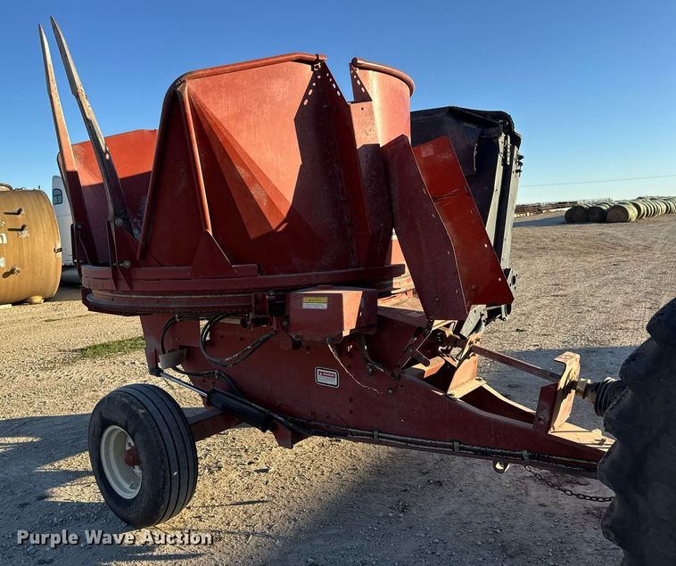 image for item LH9337 Hesston BP25 bale processor