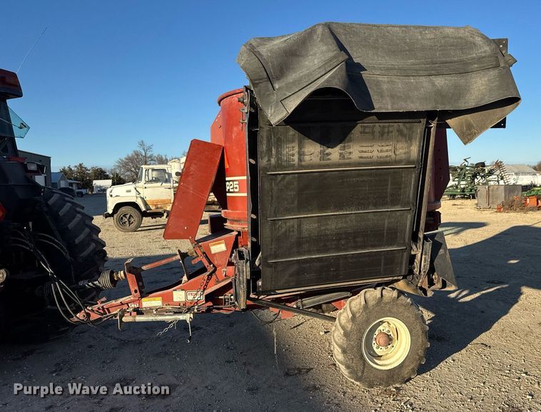image for item LH9337 Hesston BP25 bale processor