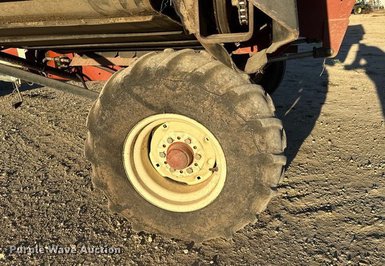 image for item LH9337 Hesston BP25 bale processor