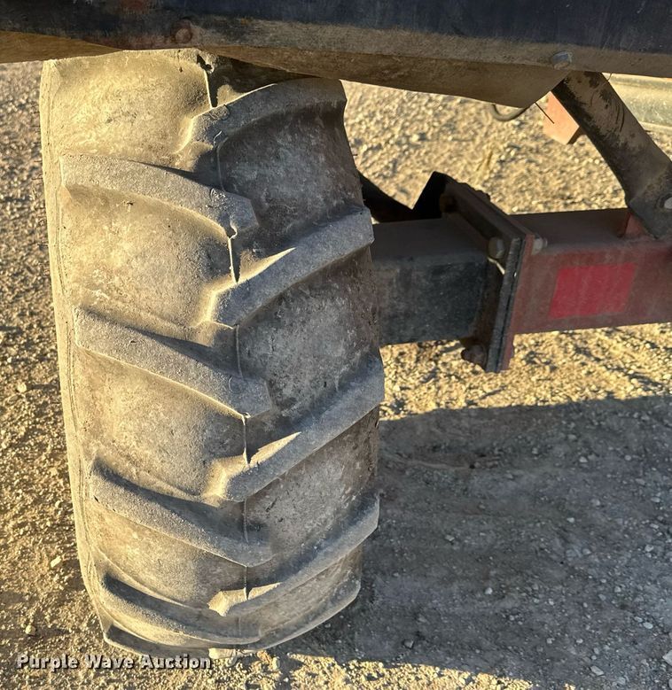 image for item LH9337 Hesston BP25 bale processor