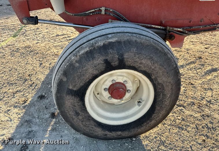 image for item LH9337 Hesston BP25 bale processor