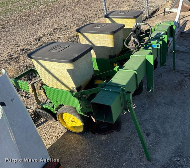 image for item LH9346 John Deere planter