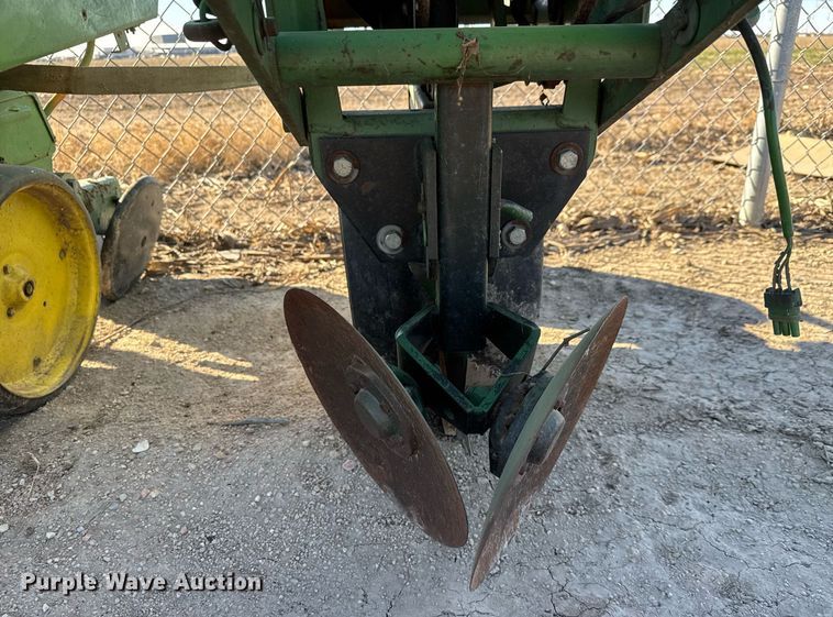 image for item LH9346 John Deere planter