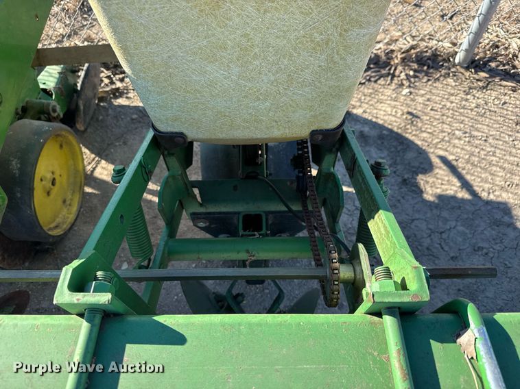 image for item LH9346 John Deere planter