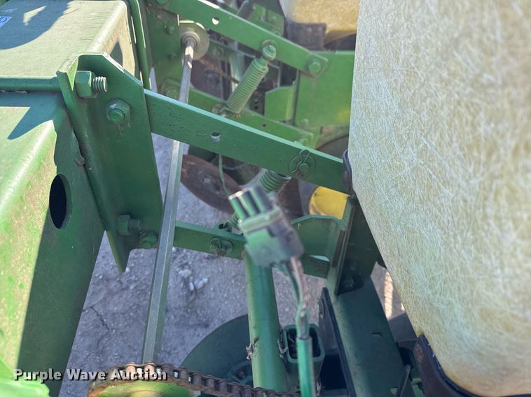 image for item LH9346 John Deere planter