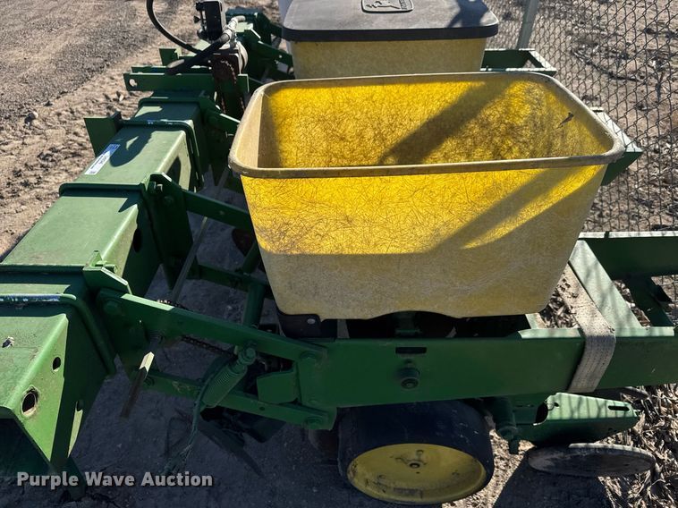 image for item LH9346 John Deere planter