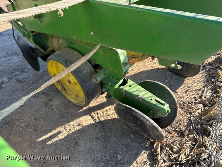 image for item LH9346 John Deere planter
